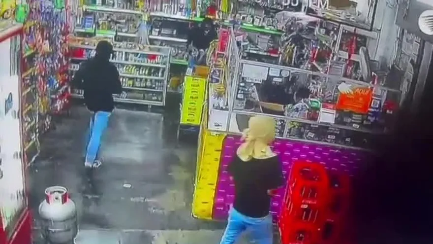 Hombres armados asaltan minisuper en Puerto Armuelles