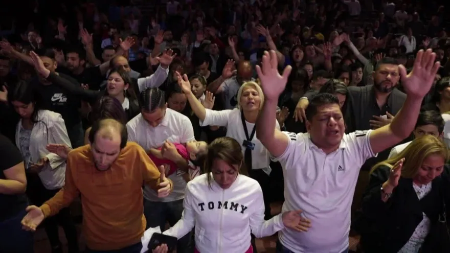 Evangélicos ganan influencia en una Argentina en crisis