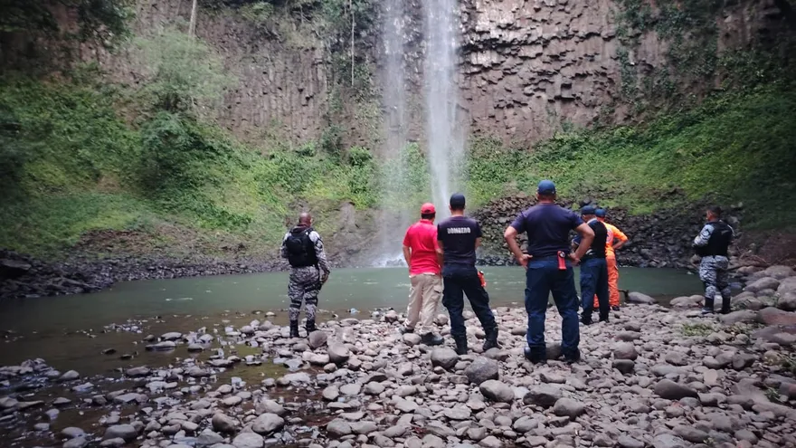 Continúa búsqueda de adulto mayor desaparecido en El Salto de Las Palmas en Veraguas.