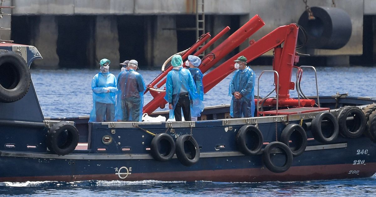 Pasajeros del crucero afectado por brote de hantavirus desembarcaron en Canarias y son evacuados a sus países