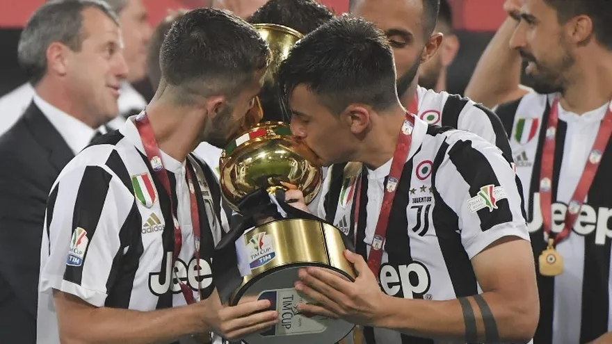 Douglas Costa y Benatia consiguen el Campeonato de Italia para la Juventus