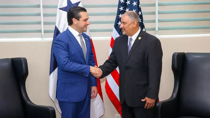 Kevin Marino Cabrera, embajador de EEUU en Panamá (izq.) y Jorge Herrera, presidente de la Asamblea Nacional (drch.)