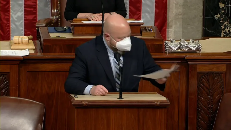 Demócratas presentan acusación contra Trump, primer paso hacia inicio de juicio político