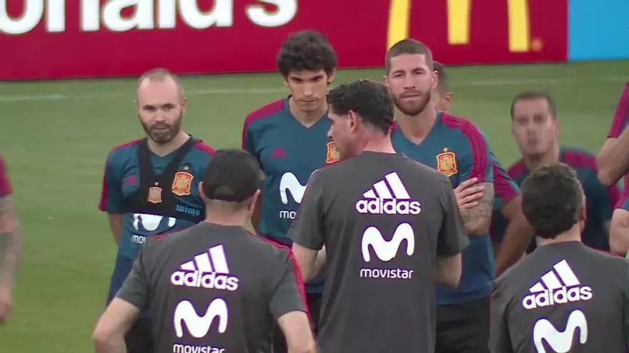 Primer entrenamiento de España con Fernando Hierro