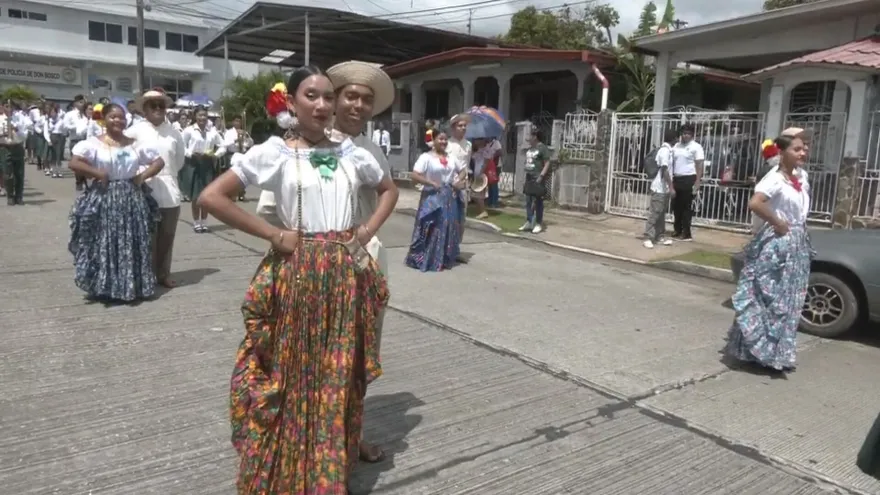 Una de las delegaciones en el Desfile Familiar en el corregimiento de Don Bosco