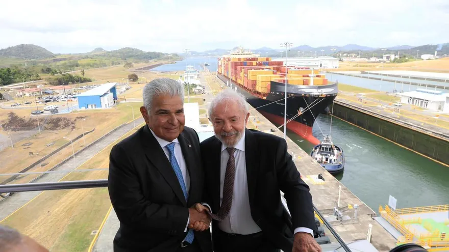 Presidente de Brasil,  Luiz “Lula” da Silva, junto al mandatario panameño durnate un recorrido por el Canal