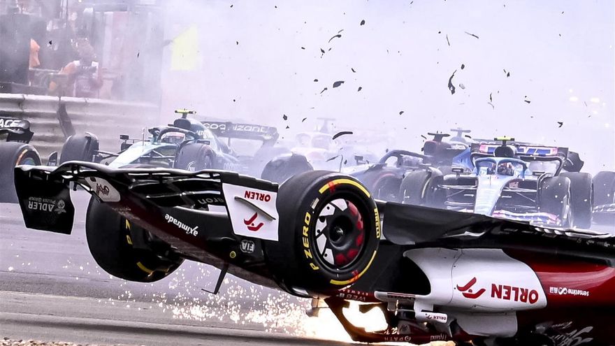 Un accidente interrumpe el Gran Premio en Silverstone