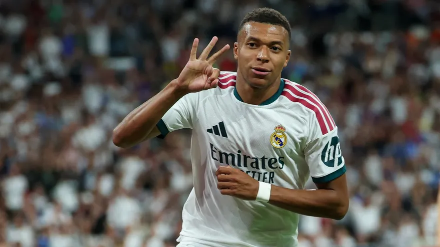 Kylian Mbappé anotó tres goles
