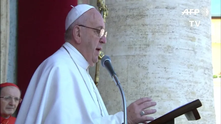 "Urbi et Orbi" sobre paz y migrantes