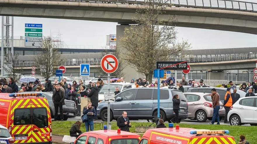 Tiroteo en aeropuerto de Orly en Francia