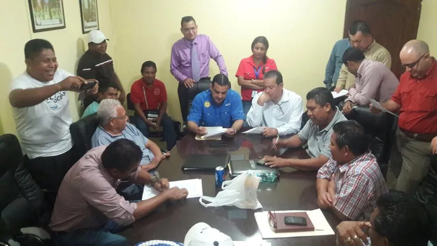 Acuerdo pone fin a paro de trabajadores de fincas bananeras en Bocas del Toro
