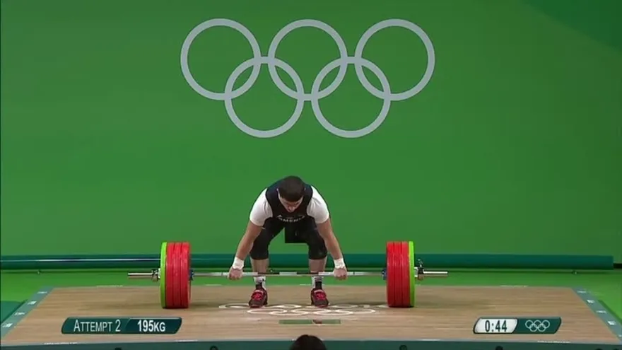 Pesista de Armenia se fractura un brazo