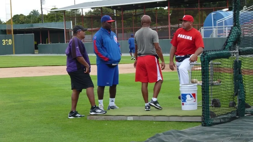 Merón y el cuerpo técnico del equipo Sub-21 se retiran