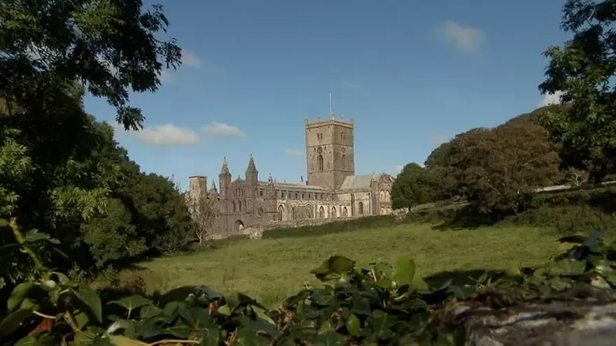 Red Bull: Cliff Diving - Gales
