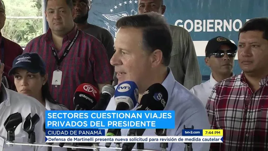 Sectores cuestionan viajes privados del presidente Varela