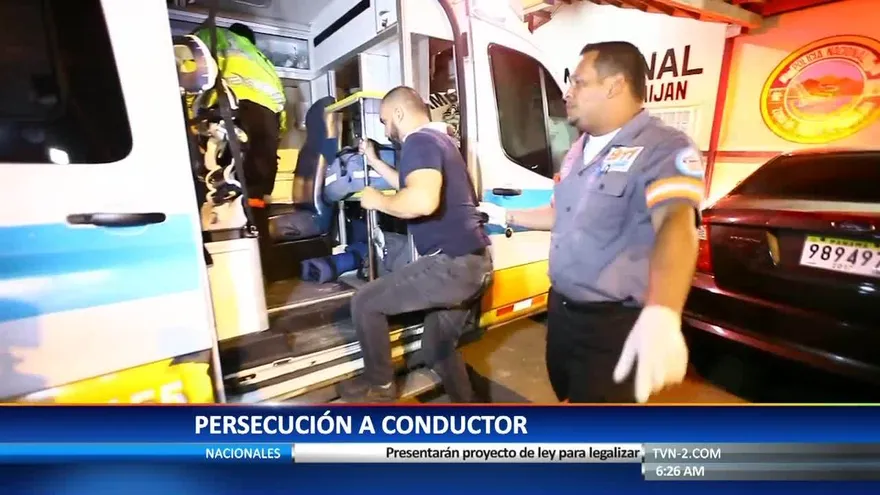 Atropella a motorizado y se fuga