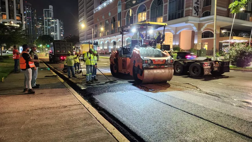 Aprovechan la noche | MOP agiliza mejoras a las calles de la capital