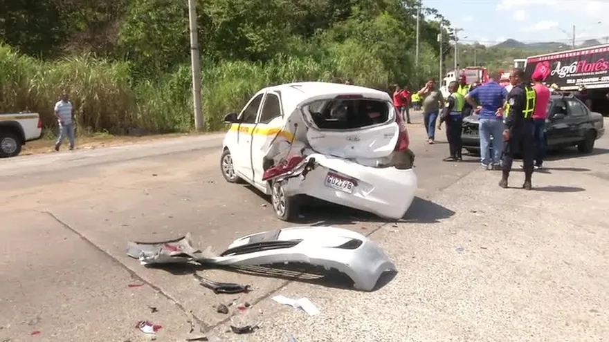 Imprudencia en el manejo provoca accidente en Vía Centenario