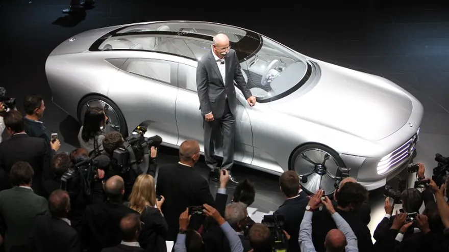 Modeos prototipo de Mercedes durante una exposición preliminar del Salón de Frankfurt IAA en Frankfurt, Alemania, el 14 de septiembre 2015