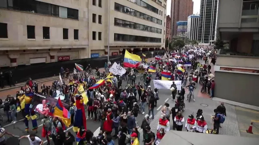 Gobierno de Colombia presenta reforma de la policía, cuestionada por abusos