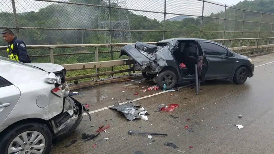 Tranque vehicular por accidente de tránsito en el Puente Centenario