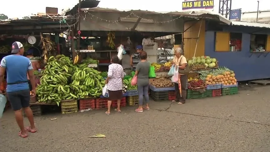 Buhoneros de San Miguelito preocupados ante inminente desalojo
