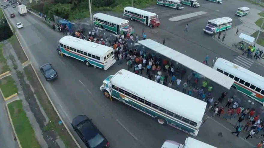 Transportistas piratas desisten de caravana, un grupo se reunirá con ATTT