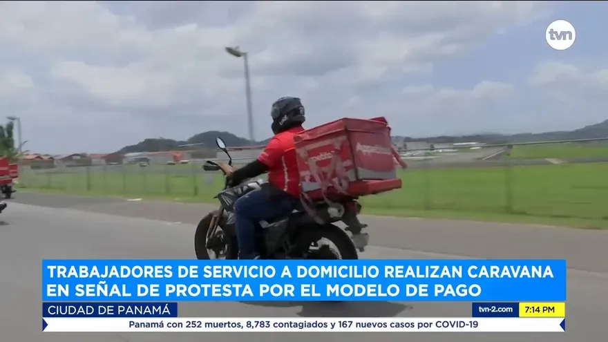 Trabajadores de servicio a domicilio realizan caravana como protesta