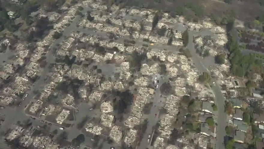 Aumentan a 24 las víctimas de los incendios en California