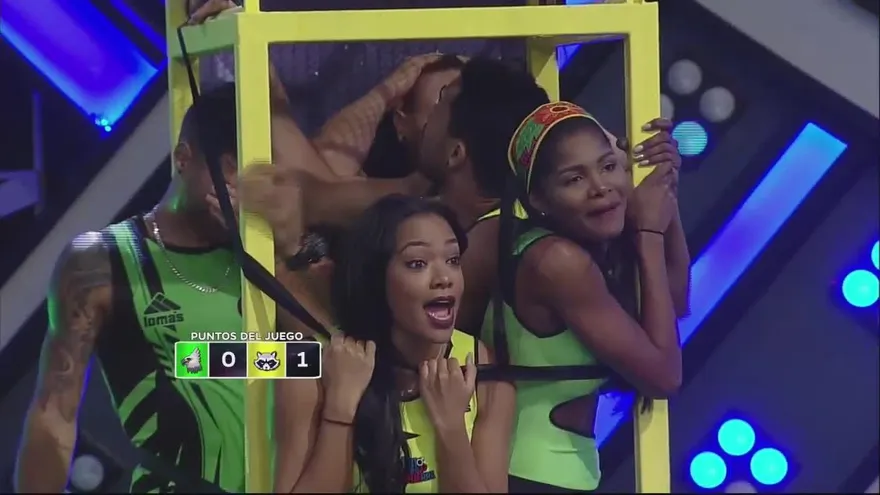 Congelados quedaron los guerreros con los baldazos de agua en Aciértalo