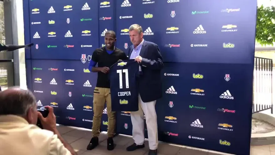 Armando Cooper en conferencia de prensa con la U de Chile