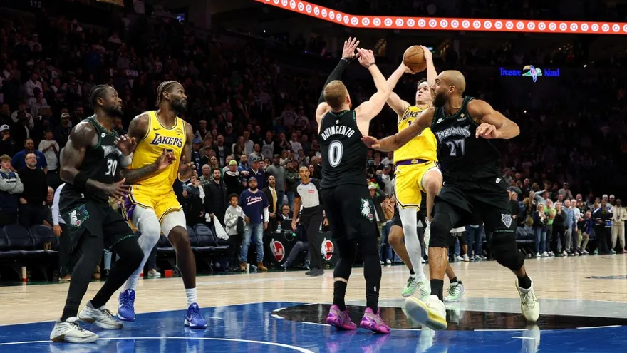 Acción de la NBA Lakers vs Timberwolves