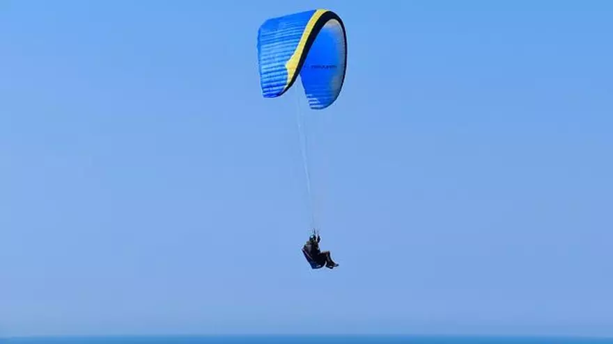 Foto ilustrativa de un vuelo en parapente