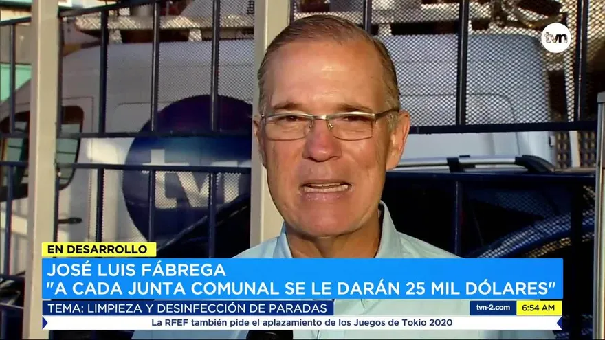 Alcaldía continúa limpieza de paradas de buses