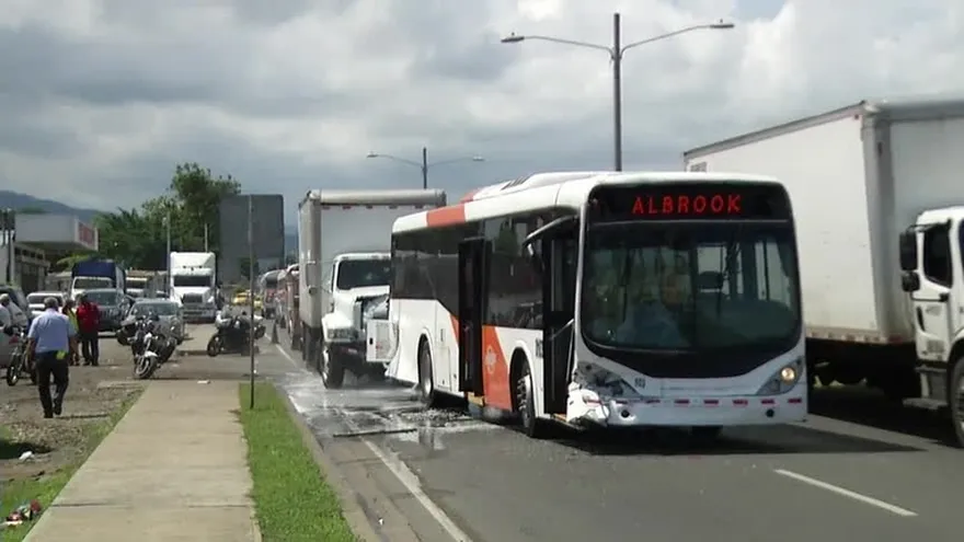 Triple colisión dejó múltilples heridos en Tocumen