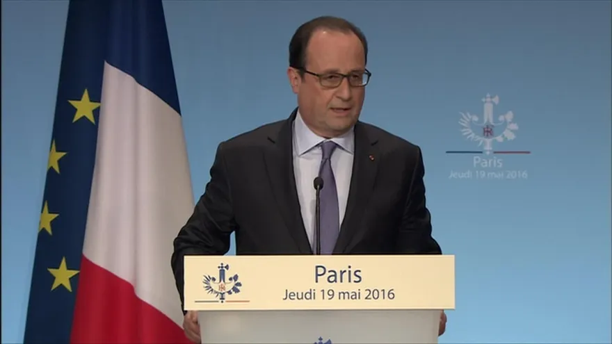 Presidente francés confirma que avión de EgyptAir se “estrelló”