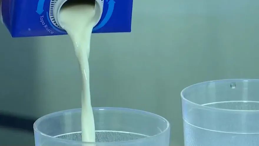 Panameños sienten aumento en precio de la leche