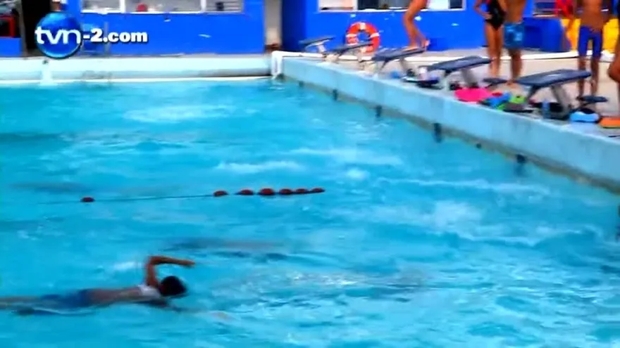 NIÑO ESPECIAL NADADOR