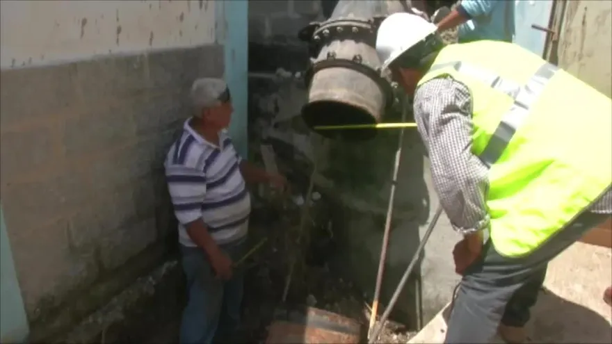 Daño eléctrico en planta potabilizadora mantiene sin agua a residentes de Penonomé