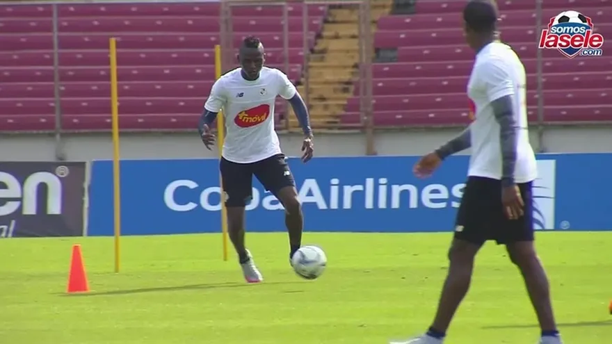 Convocan a Roberto Chen, Selección trabajó definición al marco