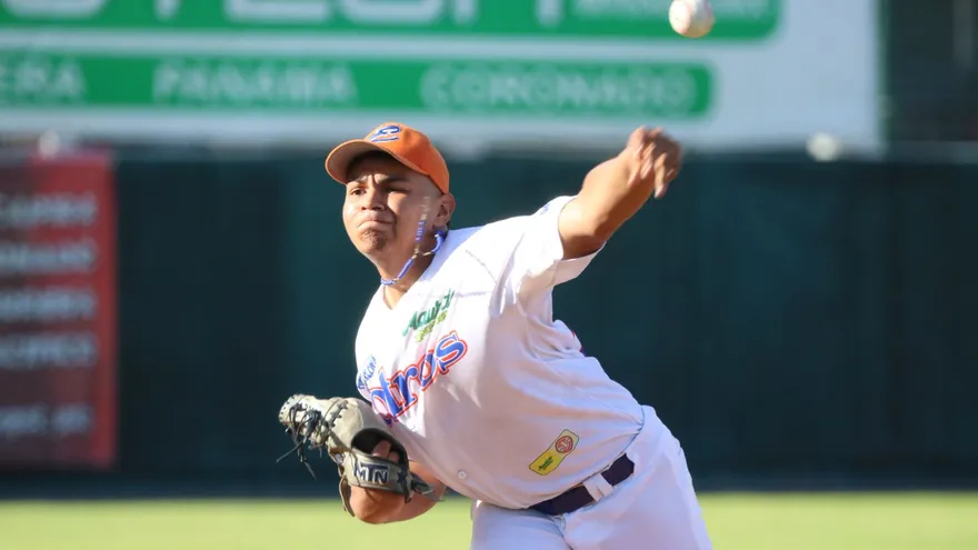 Lanzador del equipo juvenil de Panamá Este