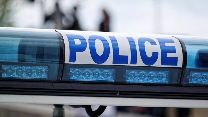 Según la Policía Rodoviaria Federal (PRF, policía de carretera), un autobús que viajaba de la capital estatal Cuiabá a Sinop chocó de frente contra un camión que transportaba semillas de algodón.