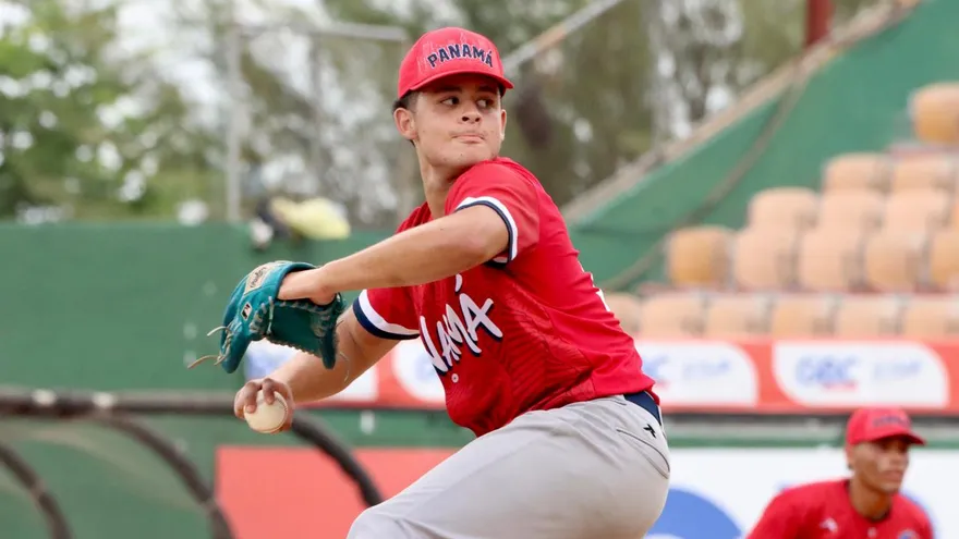 Dustín Pittí, lanzador de la Selección de Béisbol U18 de Panamá