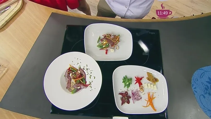 Combinaciones exóticas: Ensalada de bollo y tasajo con pepita de marañón