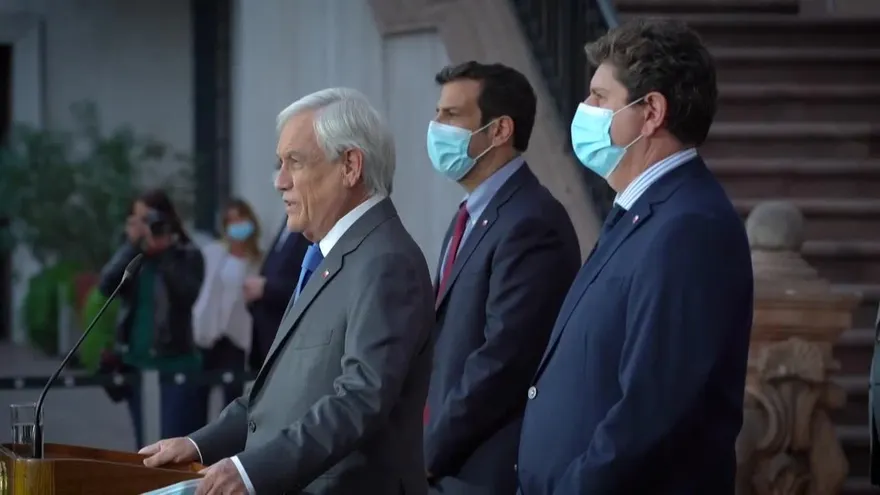 Piñera sufre dura derrota política y promulgará retiro de fondos de pensiones