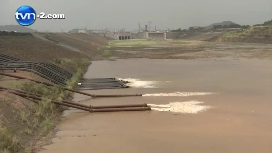 Vea el momento en que se inicia la inundación de las esclusas del pacífico