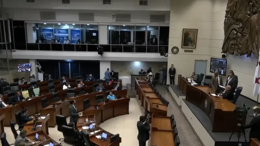 A tercer debate proyecto sobre salario de autoridades locales