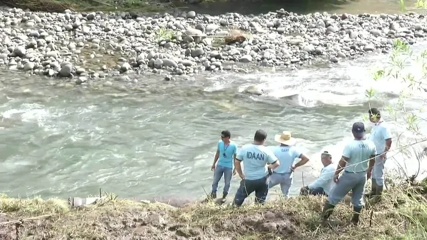 Piden a comunidades en Besiko que se sienten a conversar sobre potabilizadora