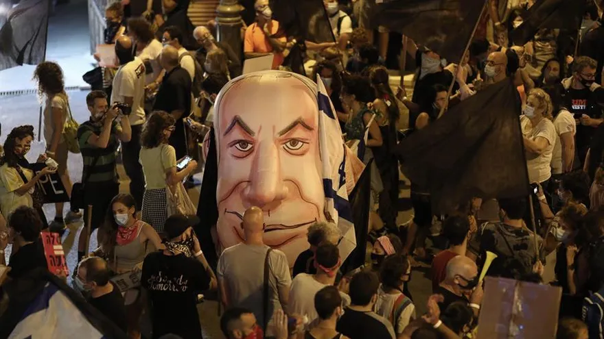 Miles de israelíes se manifiestan de nuevo contra Netanyahu en gran protesta