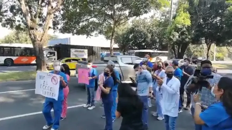 Tecnólogos de radiología del Complejo de la CSS se abocan a paro